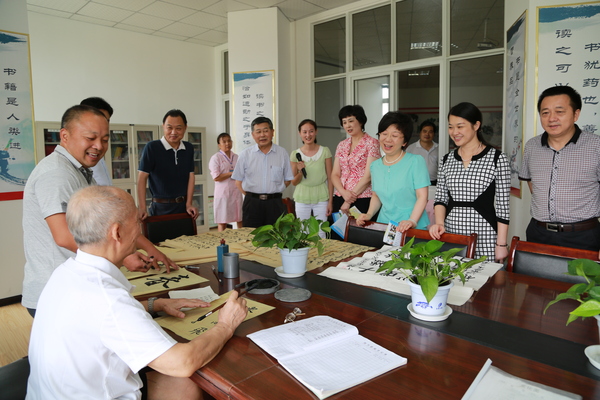 湖北孝感市政協視察城區社區居家養老服務。