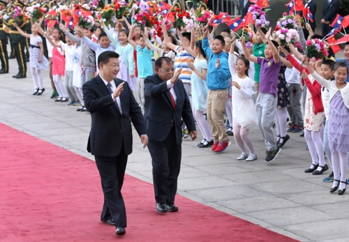 5月3日，中共中央總書記、國家主席習近平在北京人民大會堂同老撾人民革命黨中央總書記、國家主席本揚舉行會談。