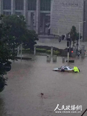 暴雨怒襲武漢