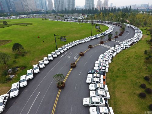 C字路變身停車場