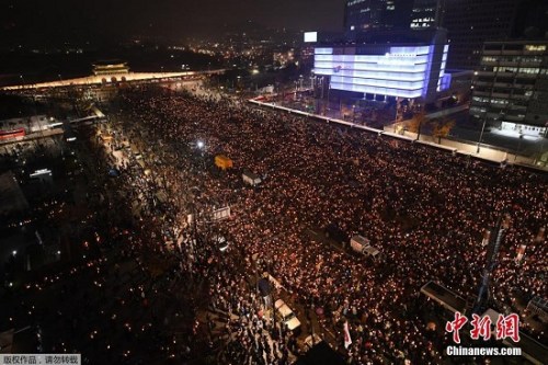 當地時間11月26日，韓國民眾舉行要求總統樸槿惠下臺的第五輪集會。