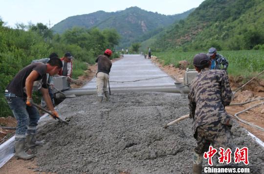 交通扶貧：發揮行業優勢帶領村民走上“致富路”