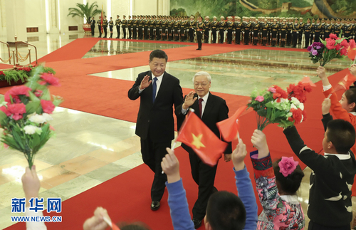 1月12日，中共中央總書記、國家主席習近平在北京人民大會堂同越共中央總書記阮富仲舉行會談。這是會談前，習近平在人民大會堂北大廳為阮富仲舉行歡迎儀式。新華社記者 龐興雷 攝