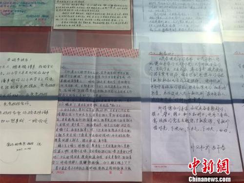 展出的部分家書?！±罴掩S 攝