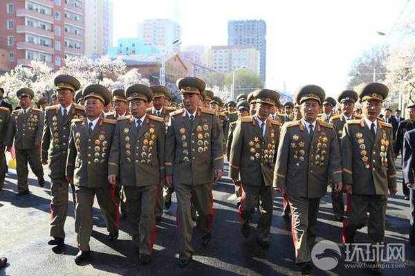 金正恩為新建住房項目剪彩 大步流星笑容滿面(組圖)