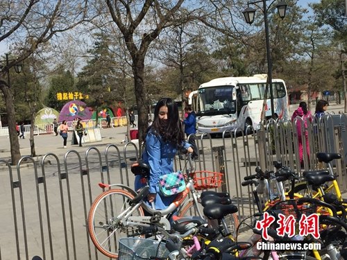 越來(lái)越多的用戶開始使用共享單車。<a target='_blank' href='http://www.chinanews.com/' >中新網(wǎng)</a> 吳濤 攝