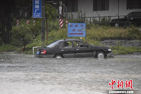 臺風“苗柏”致廣東多地水浸雨水倒灌進車站