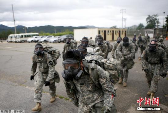 圖為士兵們在競賽中。