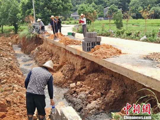 湖南寧鄉壩塘鎮災后見聞：萬眾一心共繪“家園重建圖”