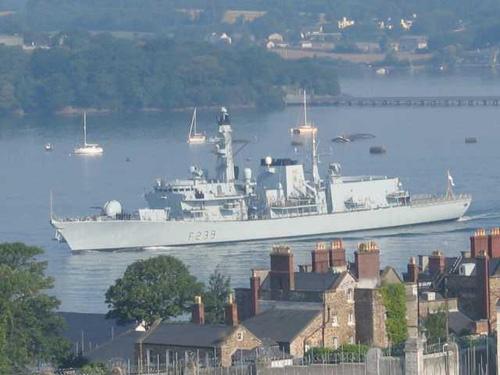 英媒談英軍艦監(jiān)視中國赴歐戰(zhàn)艦：兩者一比好尷尬