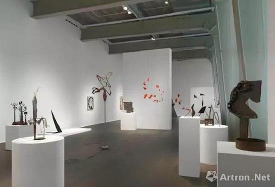 豪瑟沃斯蘇黎世展覽‘亞歷山大·考爾德 / 大衛·史密斯’（Alexander Calder / David Smith）現場圖。? 考爾德基金會，紐約 / 2017 ProLitteris，蘇黎世，大衛·史密斯藝術資產，圖片：大衛·史密斯藝術資產，考爾德基金會，豪瑟沃斯