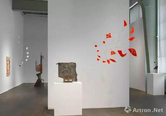 豪瑟沃斯蘇黎世展覽‘亞歷山大·考爾德 / 大衛·史密斯’（Alexander Calder / David Smith）現場圖。? 考爾德基金會，紐約 / 2017 ProLitteris，蘇黎世，大衛·史密斯藝術資產，圖片：大衛·史密斯藝術資產，考爾德基金會，豪瑟沃斯