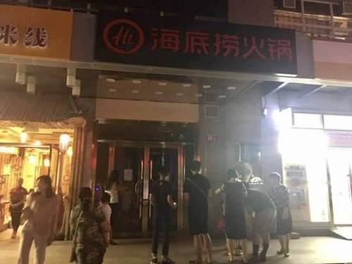 停業后的海底撈:仍有人登門 店方送底料優惠卡致歉