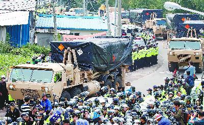 7日，韓國(guó)出動(dòng)大量警力沖破民眾封鎖，強(qiáng)行部署“薩德”系統(tǒng)