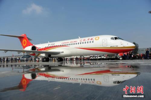 中國首架噴氣式支線客機——ARJ21飛機。資料圖。張浪 攝