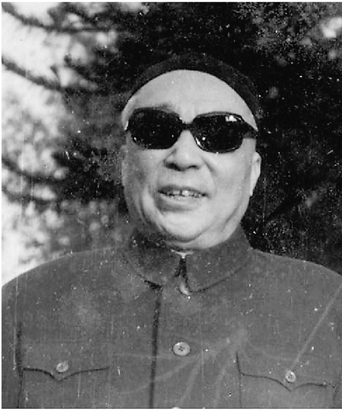 謝稚柳（1910－1997年）原名稚，字稚柳，后以字行。晚號壯暮翁，齋名魚飲溪堂、杜齋、煙江樓、苦篁齋等。