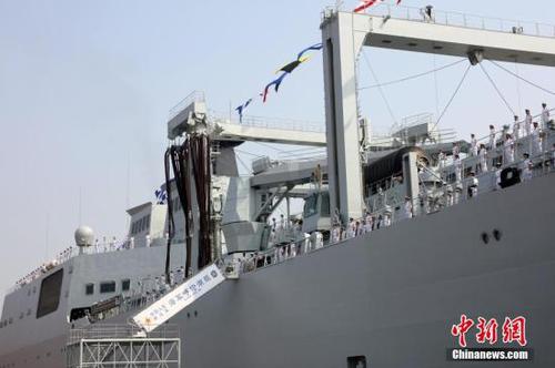 圖為我國新型綜合補給艦首艦呼倫湖艦。<a target='_blank' href='http://www.chinanews.com/'>中新社</a>發(fā) 胡善敏 攝 圖片來源：CNSPHOTO