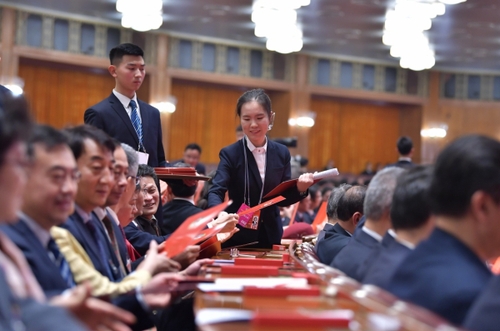 （7）全國政協十三屆一次會議舉行第四次全體會議