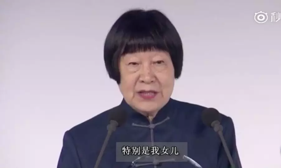 82歲中國老人獲世界大獎 上臺領獎一張口征服全場