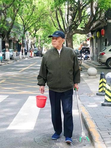 92歲老人每天上街撿煙頭 已堅(jiān)持1年多曾被指作秀