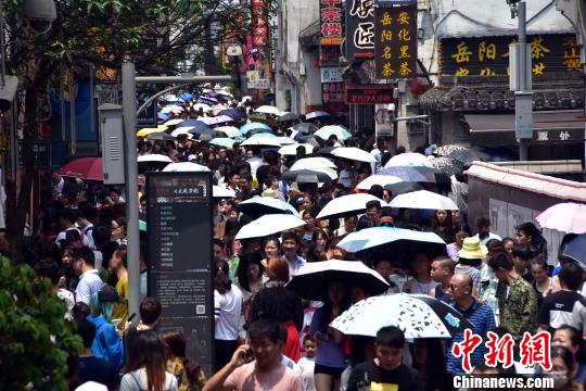 資料圖：長沙太平老街人山人海。　盧文偉 攝