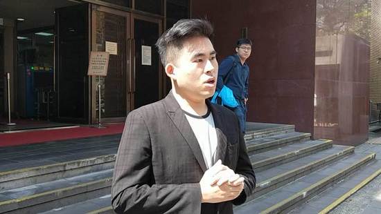 臺灣新黨王炳忠接受完專訪成被告 被限制出境