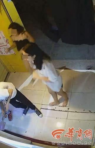 西安5名中學生深夜打砸一成人用品店 稱因為好奇