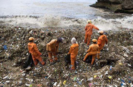 海洋垃圾反攻 加勒比島國度假沙灘被垃圾吞沒