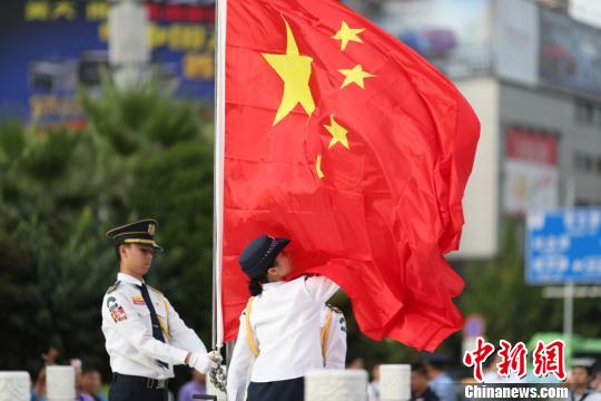 港澳臺及廣東等地青少年在貴陽“相聚國旗下”