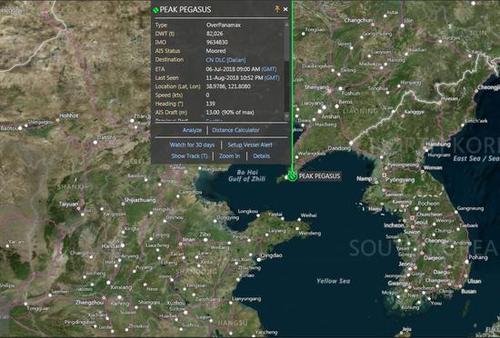  根據衛星圖顯示，“飛馬峰號”進入大連港。圖片來自路透社