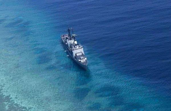 美媒:菲律賓海軍已將在南海半月礁擱淺軍艦拖走