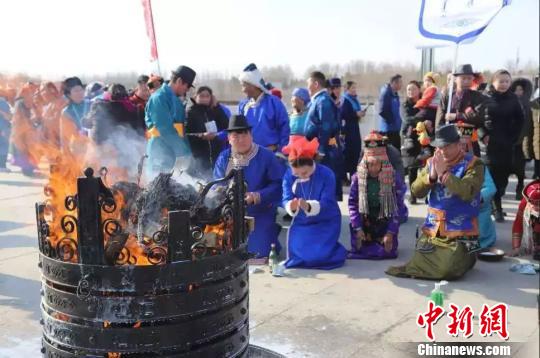 蒙古族傳統(tǒng)圣火祭祀點燃新年祈福之旅