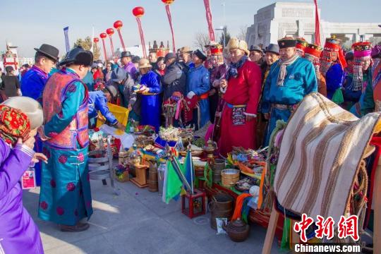 圖為各個代表隊的貢品。　胡杰 攝