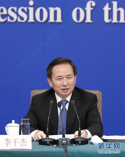 　　3月11日，十三屆全國人大二次會議新聞中心舉行記者會，邀請生態環境部部長李干杰就“打好污染防治攻堅戰”相關問題回答中外記者提問。 新華社記者 沈伯韓 攝3