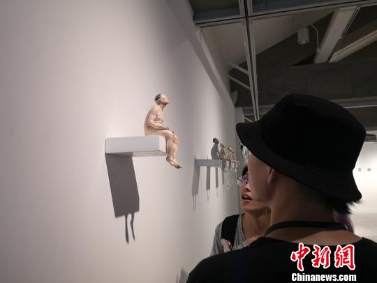 圖為觀眾觀展。　劉賢 攝