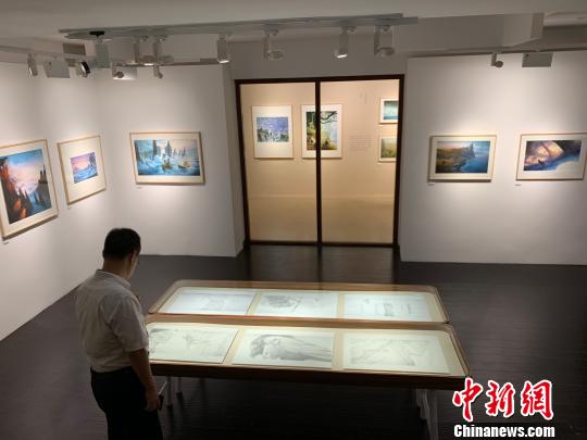 “中洲旅人——約翰·豪藝術展”。　康玉湛 攝