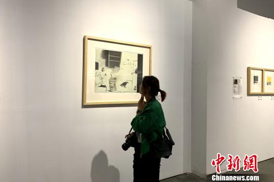 觀眾現場參展。　李佩珊 攝