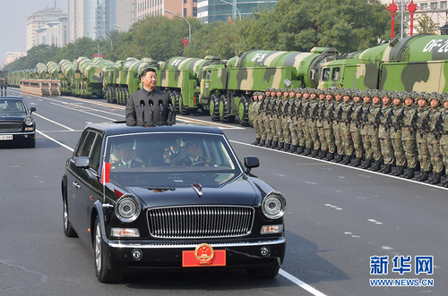 10月1日，慶祝中華人民共和國成立70周年大會在北京天安門廣場隆重舉行。這是中共中央總書記、國家主席、中央軍委主席習近平檢閱受閱部隊。 新華社記者 李濤 攝