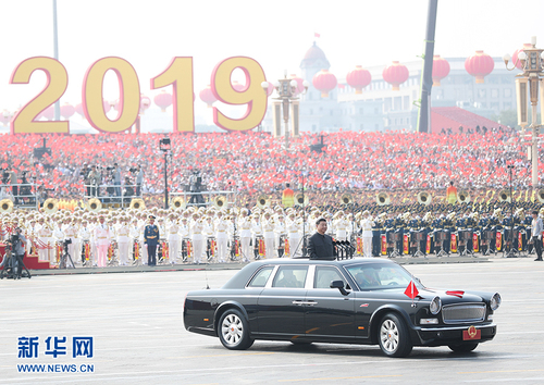 10月1日，慶祝中華人民共和國成立70周年大會在北京天安門廣場隆重舉行。這是中共中央總書記、國家主席、中央軍委主席習近平檢閱受閱部隊。 新華社記者 劉衛兵 攝  jpg