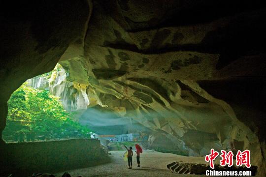 西樵山采石場出產的霏細巖是珠三角先民制作細石器的主要原料。通訊員 供圖