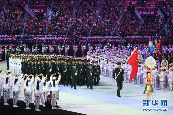 10月18日，第七屆世界軍人運(yùn)動(dòng)會(huì)開幕式在武漢體育中心舉行。這是中國(guó)代表團(tuán)在開幕式上入場(chǎng)。 新華社記者 姜克紅 攝