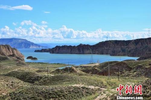 圖為龍羊湖湖面。(資料圖) 魯丹陽 攝