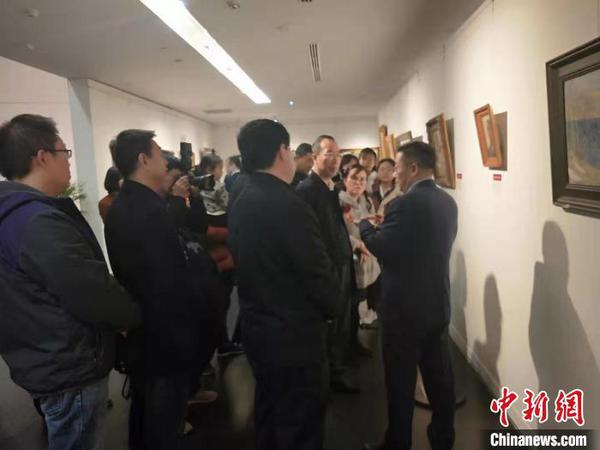 此次展出的103幅油畫以20世紀為主，跨越百余年的歷史。　楊佩佩 攝