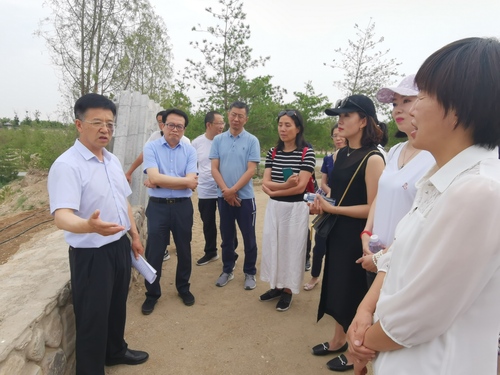 2020年6月21日下午，民建寧夏區委會組織會員到銀川市賀蘭山下的志輝源石酒莊調研。