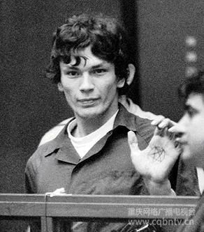 惡魔的首席門徒——Richard Ramirez 　　在 1984 年至 1985 年的一年里，洛杉磯和三藩市都被一片恐怖的氣氛所籠罩，一切也是因為一名神秘的連環殺手所致。他喜歡偷偷在晚上潛入別人的家中，然后把成年的男性射殺或扼死，再把女性和小孩暴力強奸、殺害再肢解，在完事后則下他的標志——一個倒轉的五角星，在墻上、在鏡子上，甚至在死者身上